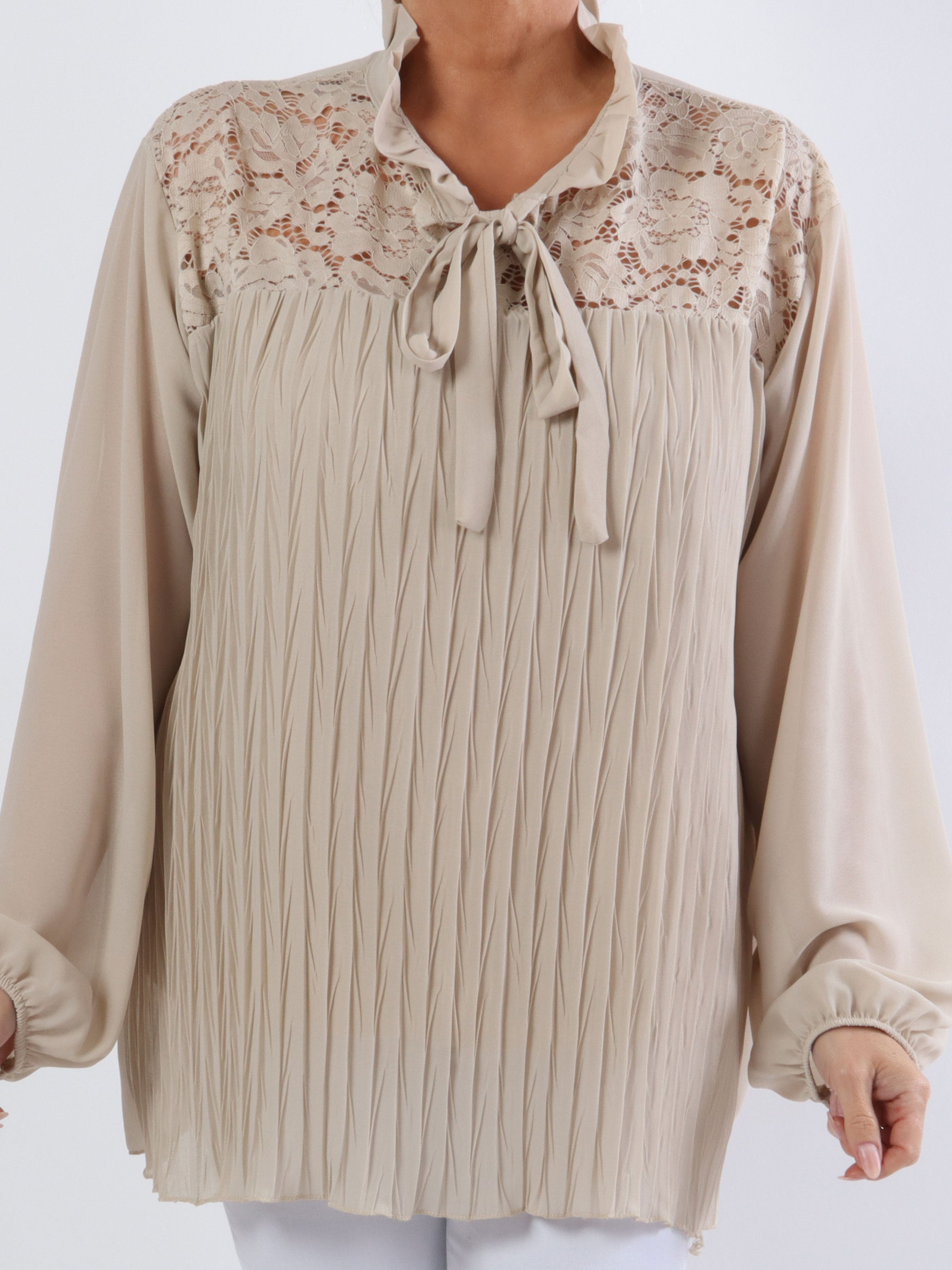Iris - Sød plus size top med blond og folder